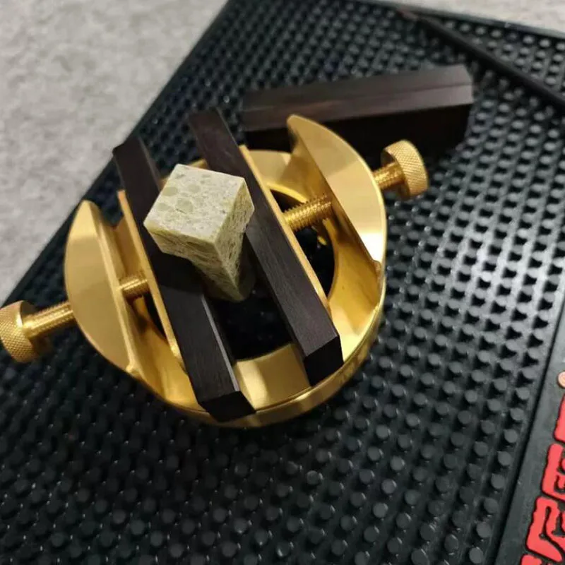 Absorbing Solid Wood Engraving Fixation Tool with Non-Slip Base 360° Rotating Dual-Axis Brass Seal Carving Clamp Sound