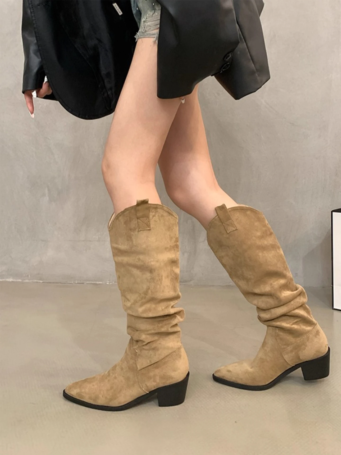 Brown V-Notch Long Boots Women's Chunky Heel Faux Suede High-Cut Knight Boots Trendy Western Stack Boots Spring 2026 New Style