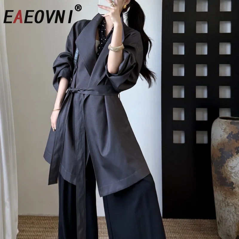 

EAEOVNI 2025 осенний новый плащ средней длины для женщин, модный однотонный пояс, ветровка со сборкой на талии, универсальная одежда