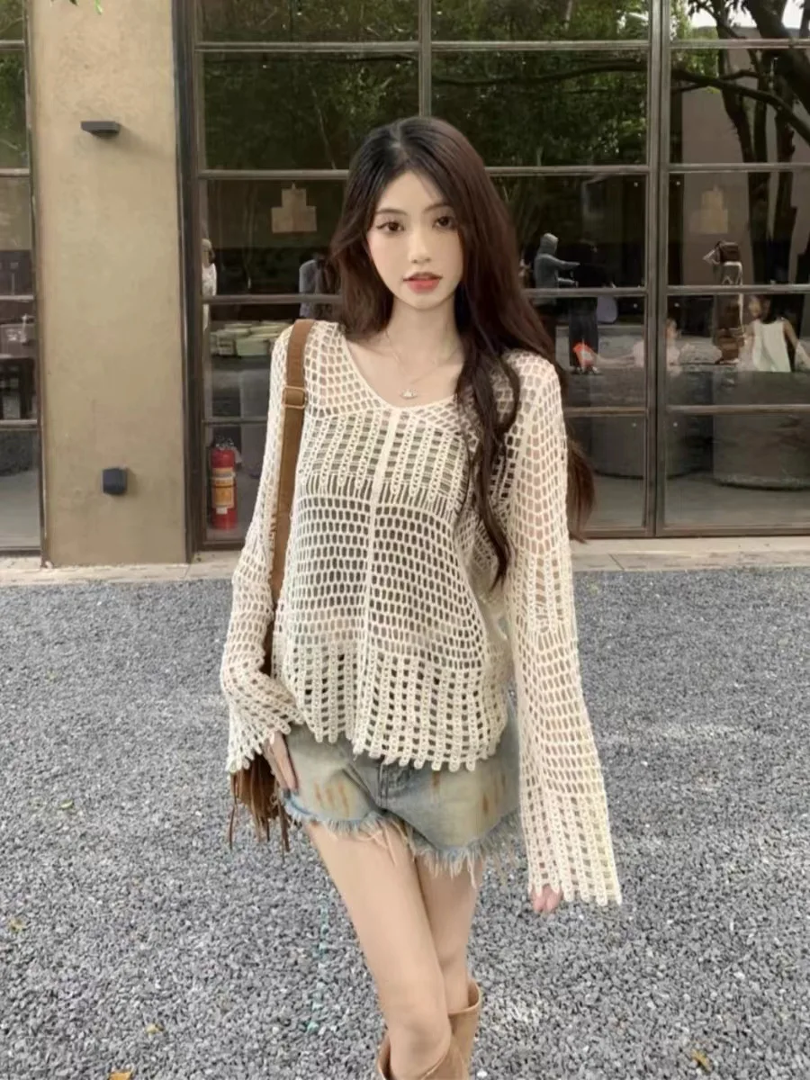 

2025 Hollow Sunscreen Air Conditioning Blouse Women's May Day Tops Loose Lazy Style Lace Long Sleeve T-Shirt Top