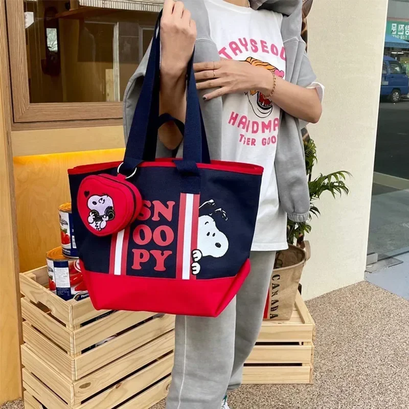 Japanese Snoopy Large Capacity Commuter Cute Hundred Shoulder Handbag Portable Colorblocking Letter Probe Tote Snoopy Pendant