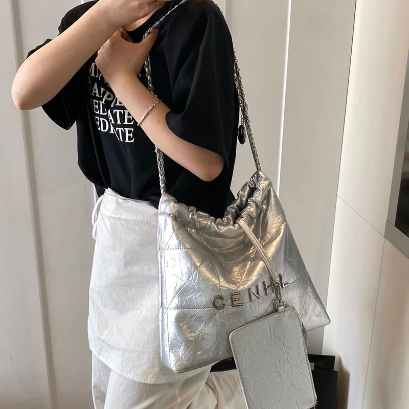 حقيبة كروس كلاسيكية فاخرة عبر الجسم من الجلد الفاخر مع تصميم حروف باريس ومحفظة نسائية عصرية بسيطة