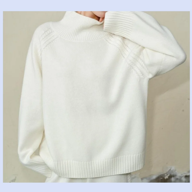 

Высококачественный зимний эстетичный свитер минималистского силуэта из 100% шерсти