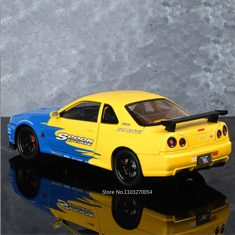 1:24 Nissan SKYLINE GTR Car Toys Model Alloy Diecast Sports Car with Sound Light Pull Back Door Open Vehicle Ornament Boy Gift