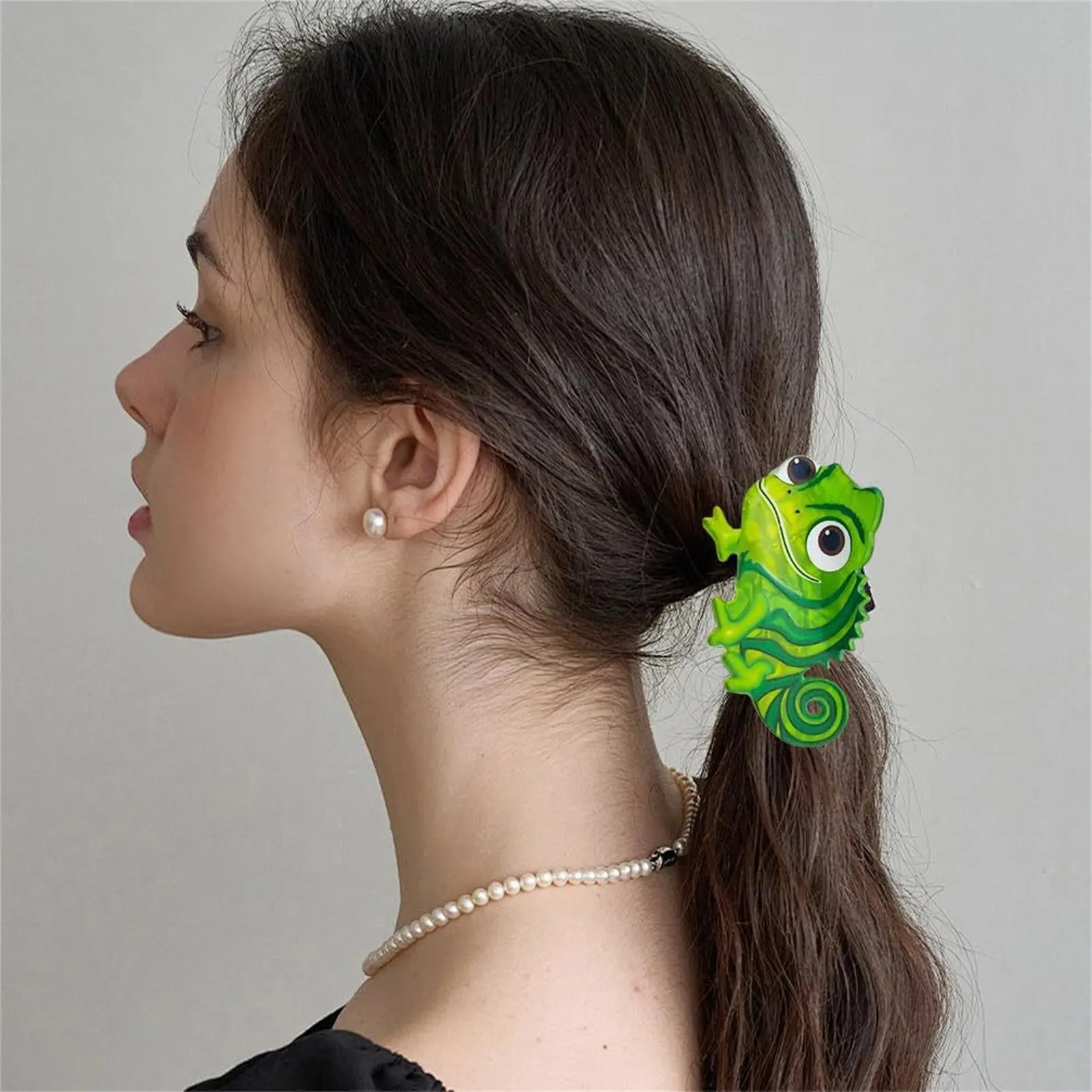 Cartoon Lizard Hair Claw Clip Green Non-Slip Shark Hair Clip for Women with Acrylic Material for Daily Party Gift
