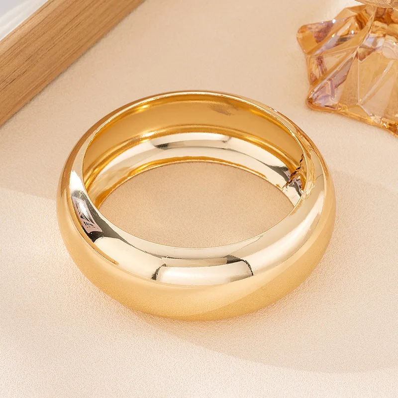 Trendy Wide Gold Plated Bracelet Fashionable Hammered Pattern Stackable Street Style Plain Ring Bracelet Jewelry Accessory