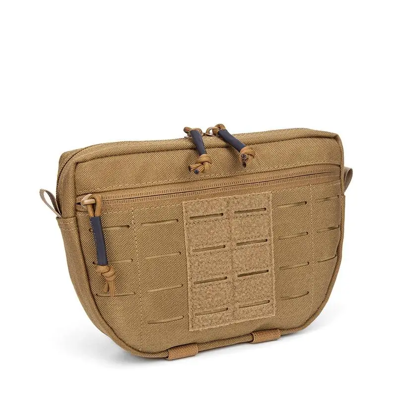 سترة معلقة على الصدر تكتيكية خفيفة الوزن مع حقيبة تخزين متنوعة معلقة أمامية سفلية وحقيبة ملحقات معلقة