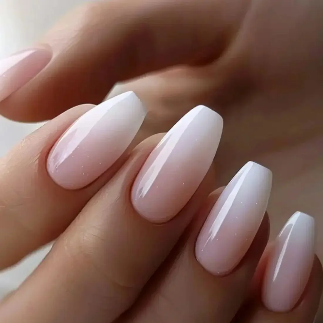 Roze gradiënt witte Franse romantische amandel nagelkunst draagbaar eenvoudige nepnagels afneembare afgewerkte kunstnagels druk op nagels