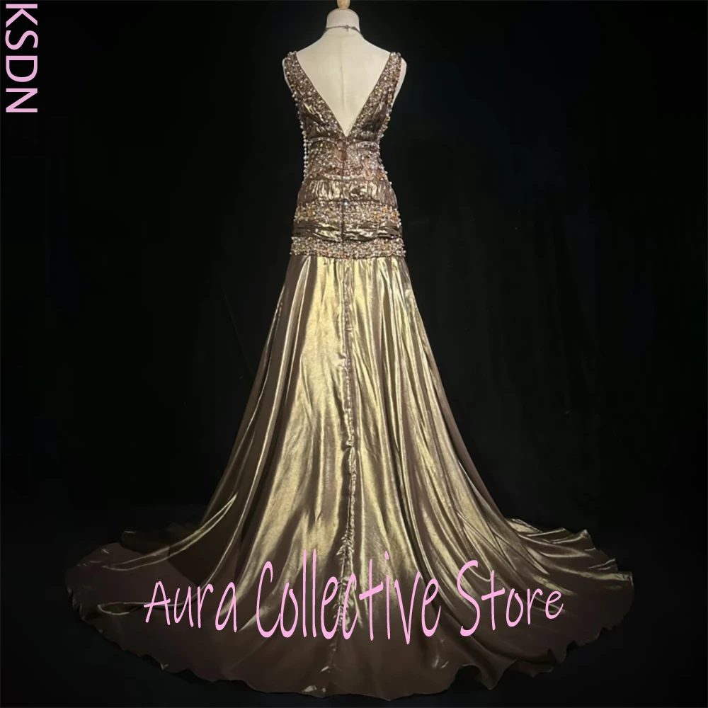 فستان سهرة نسائي براقة ذهبي معدني على شكل حرف v مع تفاصيل لؤلؤية، قواطع شفافة بدون أكمام، فستان رسمي فاخر مزين بالترتر #2