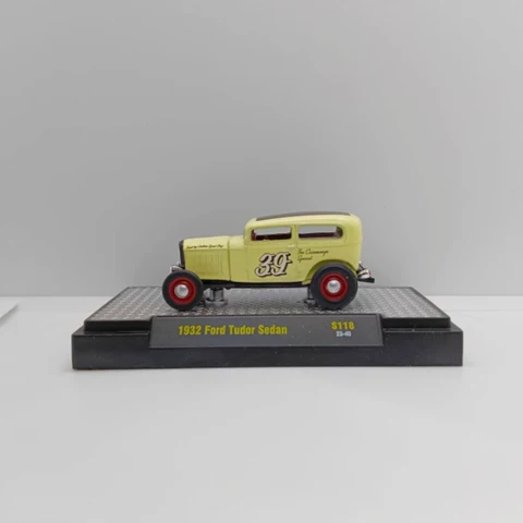 M2 Macchine Diecast Scala 1: 64 Auto d'epoca 1932 Ford Tudor Berlina Simulazione Modello di auto in lega Collezione Display Regali giocattolo