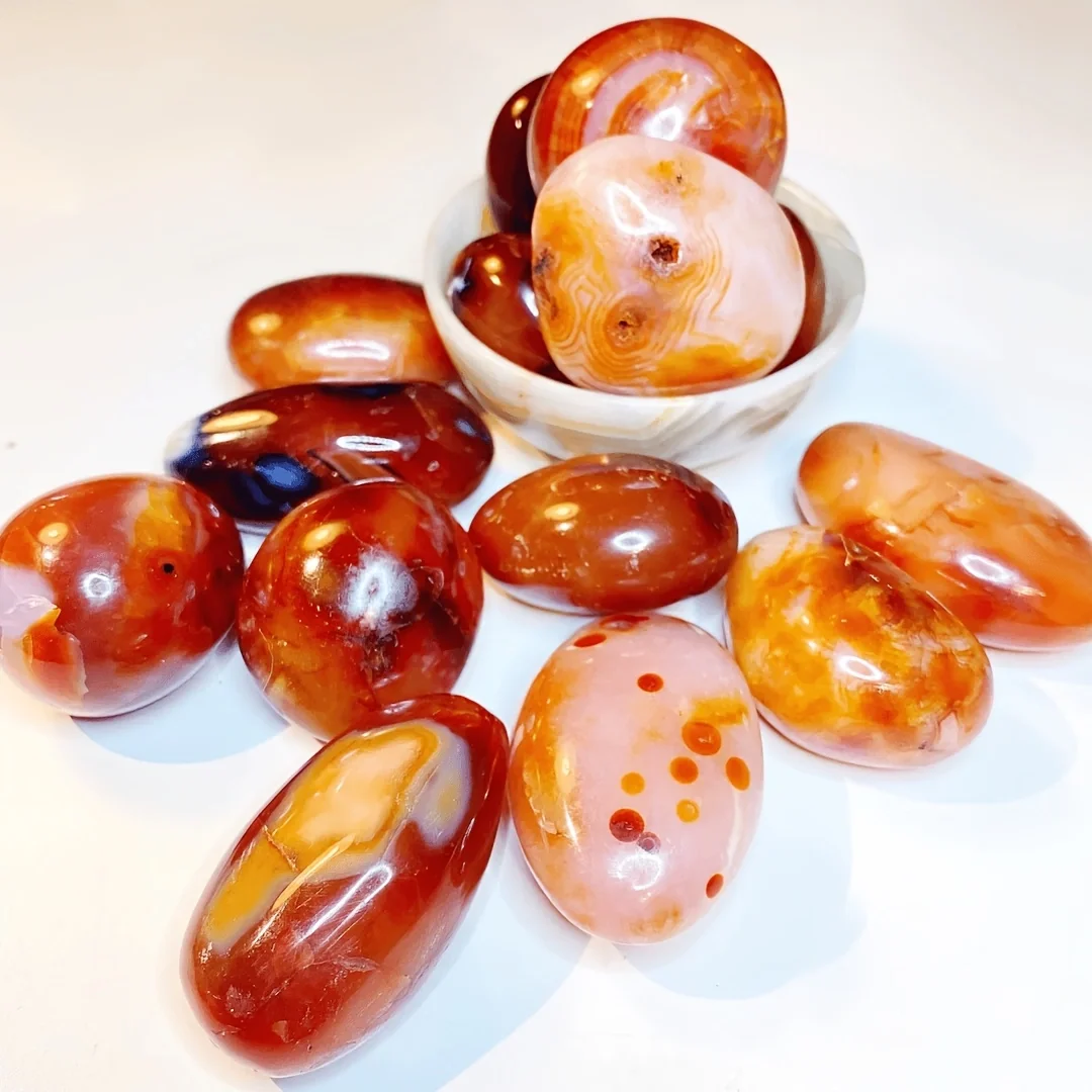 1pc Carnelian Palm Stone, Polished Carnelian Palm Stone, Natural stone gift, palm-sized agate