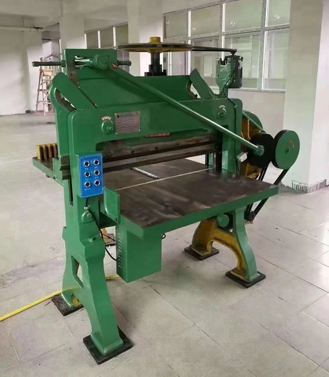 QK-J940 Venta caliente Plataforma grande Papel simple Máquinas troqueladas de papel simple Precio