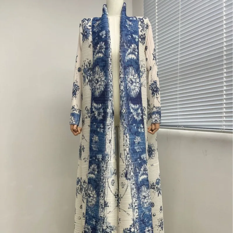 

Faionable Tee-dimensional Pleated Long Sve Coat Women's Autumn Sle Outerwear Versatile Robe Print Design Middle East...