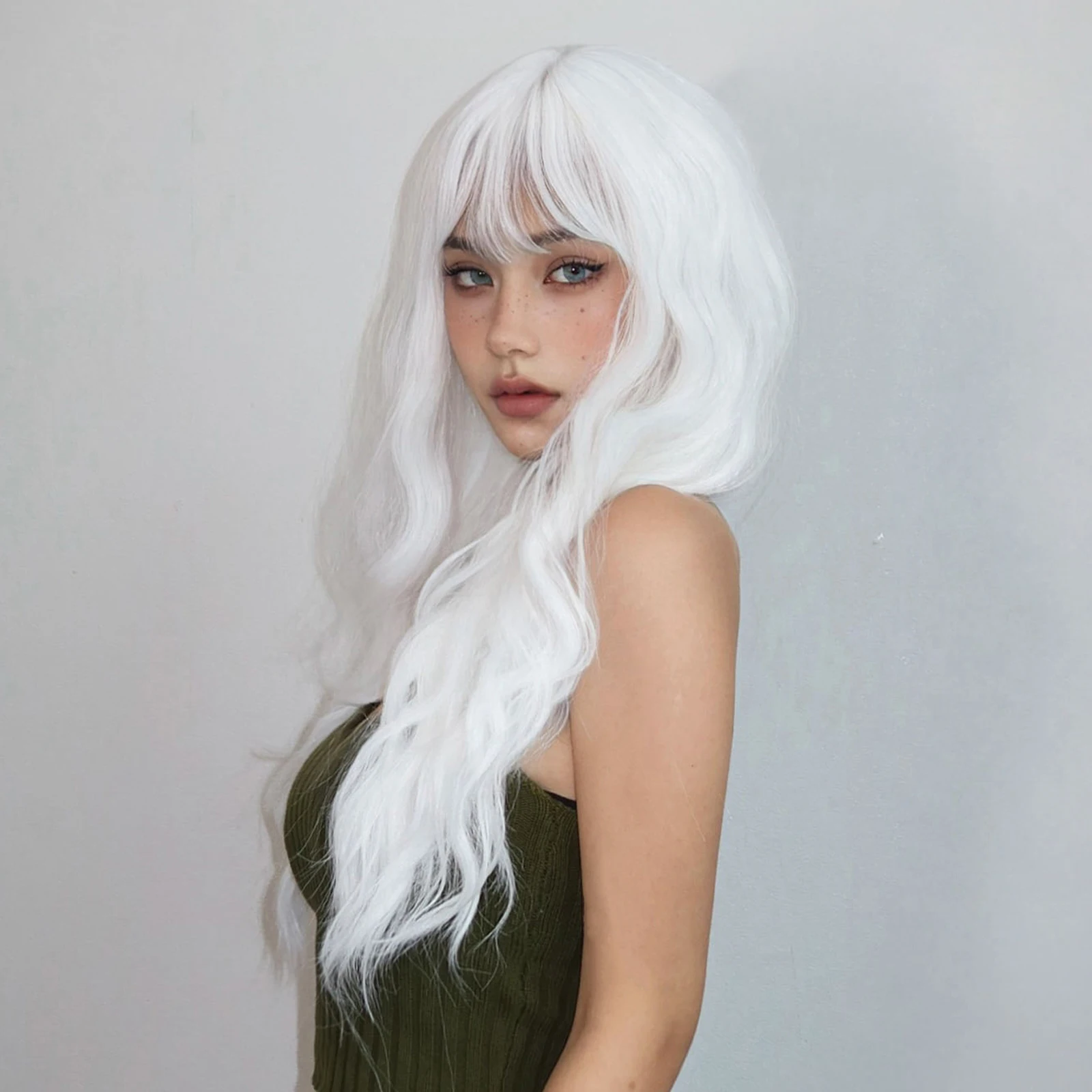 Lange lockige weiße Platin-Synthetik-Perücken mit Pony für Frauen, Afro-Cosplay, Lolita, gewellte Perücke, natürliches Haar, hitzebeständig, für den täglichen Gebrauch – Detail 7
