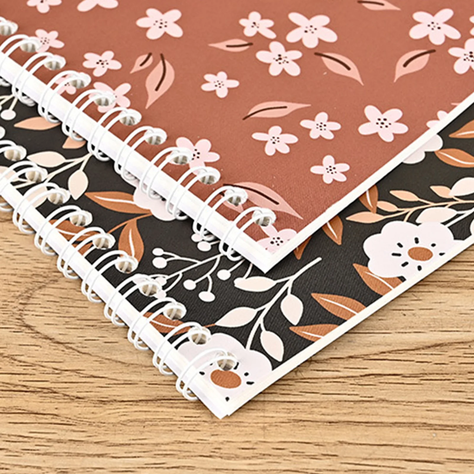 Cuadernos en espiral A5 para estudiantes, estampado de estilo de dibujos animados, tapa dura Floral, bonitos libros de notas adecuados para Acción de Gracias exquisita
