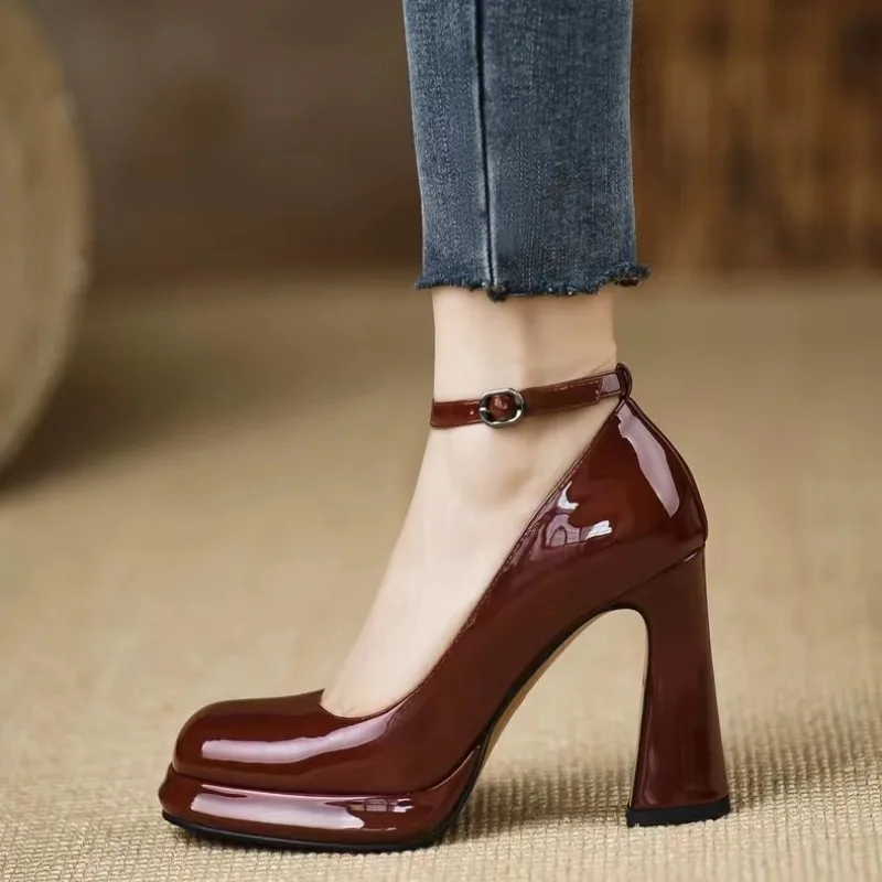 Sepatu hak tinggi sol tebal wanita sepatu tunggal temperamen Fashion Solid sepatu hak wanita elegan musim semi musim panas