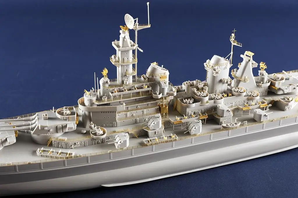 Trumpeter 05372 1/350 Scale  USS Montana BB-67 05372 Model Kit