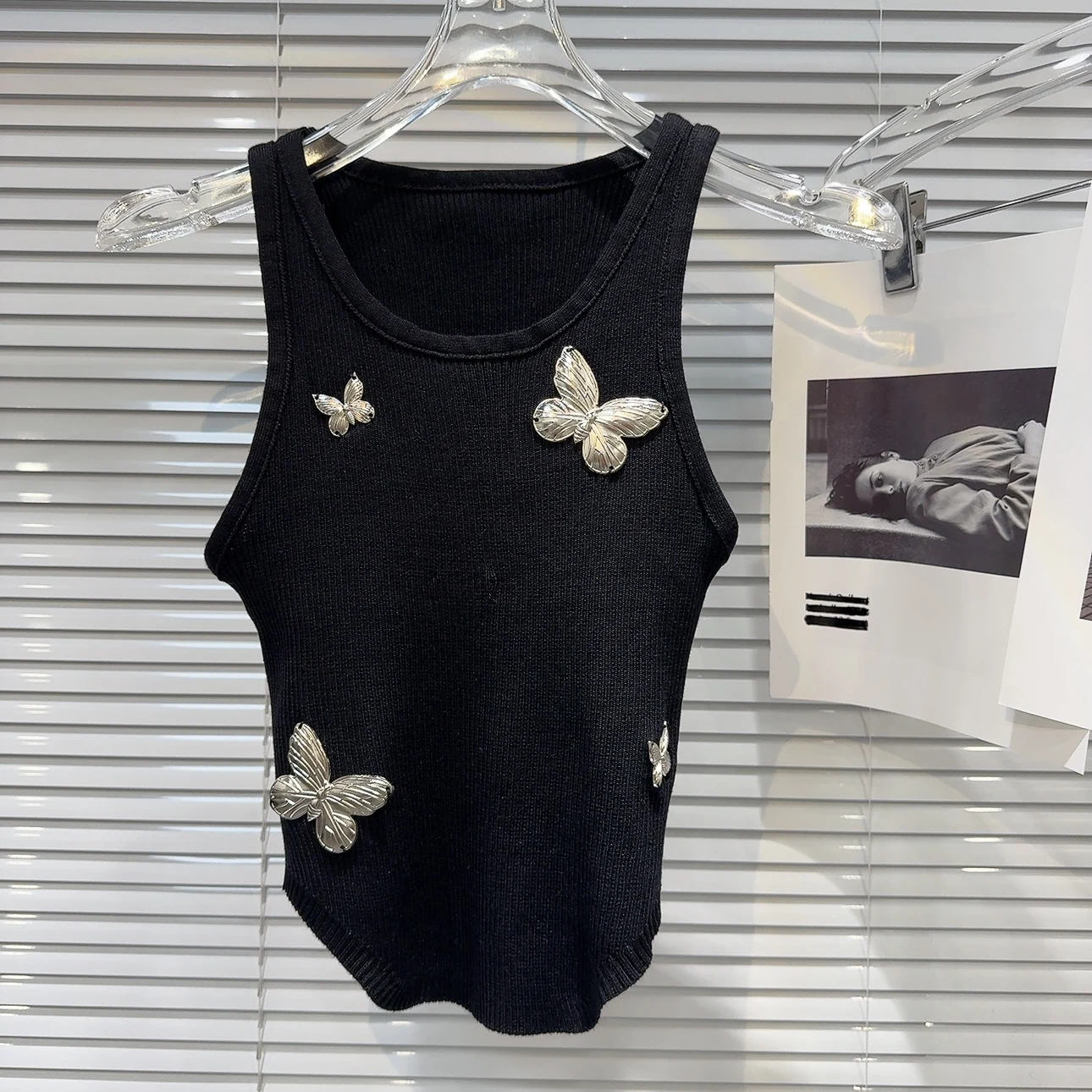 سترة علوية محبوكة بتصميم معدني حلو وحار، وصلت حديثًا للصيف الفردي للنساء الشابات #4