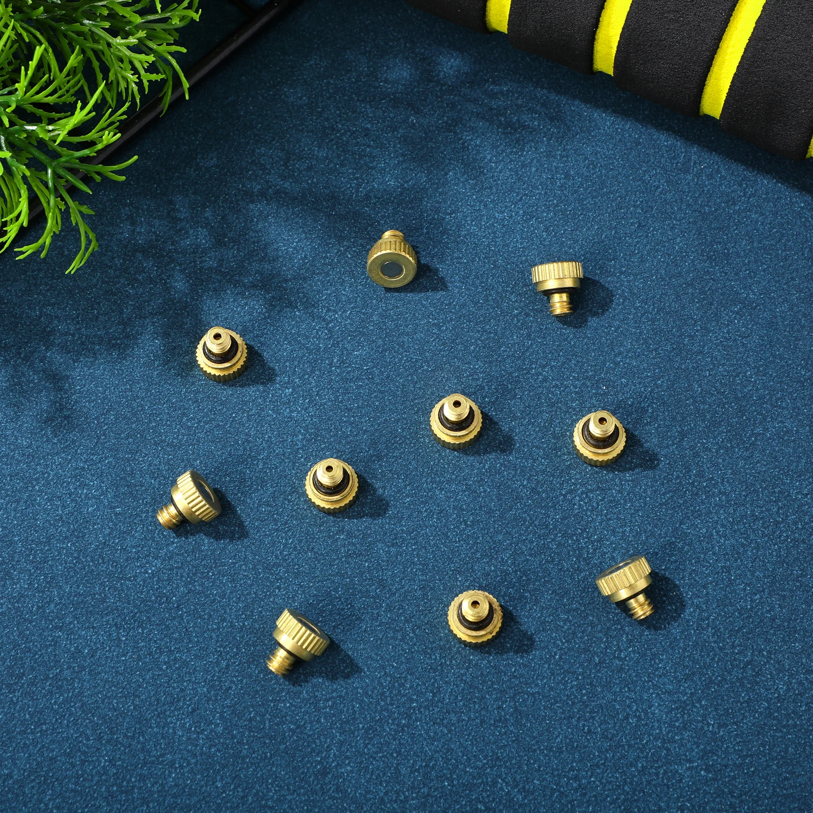 

10pcs Atomizing Nozzle 0.1mm Copper Low Pressure Misting Nozzles Sprayer Small Mist Cooling Water Landscaping Greenhouse
