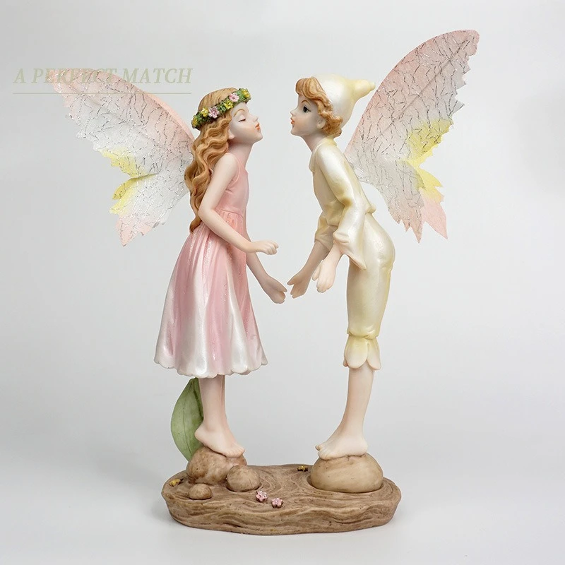 

Kissing Couple, Love Angel, A Pair of Resin Crafts, Home Decorations, Gift for Newlyweds, Wedding Present