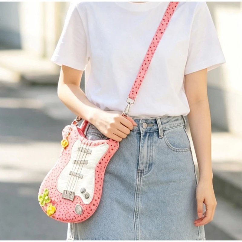 Umhängetasche in Gitarren-/Bassform, Handtasche aus Stoff mit vierblättrigem Kleeblatt- und Polka-Dot-Knopf-Design, leichte Freizeittasche – Detail 9