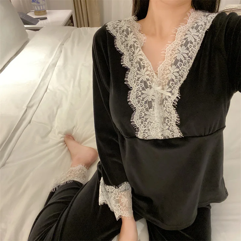 

2024 Winter New Women's Velour Pajama Set Soft Velvet Pyjamas Two Piece Long Sleeved Pants Suit Sexy Home Clothes With Lace Trim