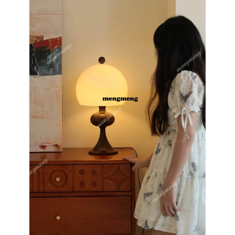 

Retro glass Song Dynasty aesthetic desk lamp designer French living room bedroom bedside ambient lamp