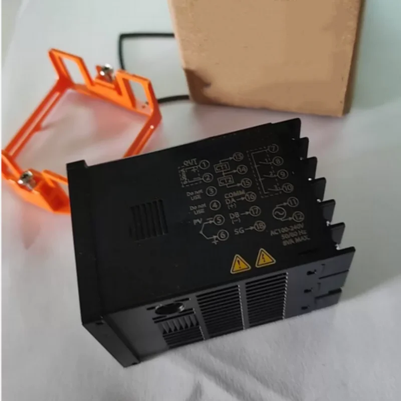 C1MTR0RA0100 C1MTR0RA0200 C1MTR0TA0100 C1MTR0TA0200 Original Temperature Controller In Stock