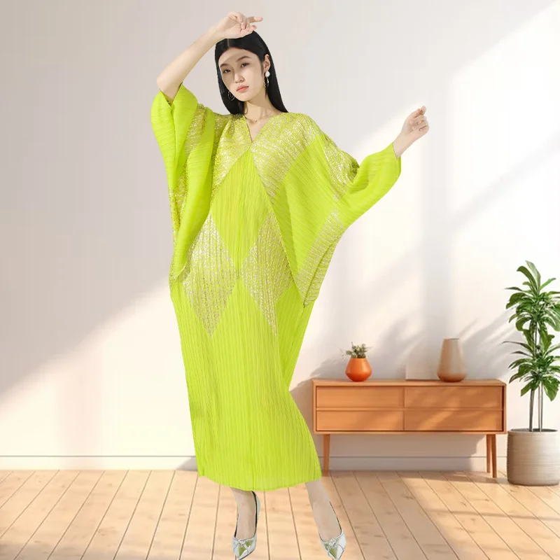 

Pleated Dress Women Miyake 2025 New Temperament V Neck Stamped Bat Sleeve Loose Large Size Long Dress for Banquet and Commuter