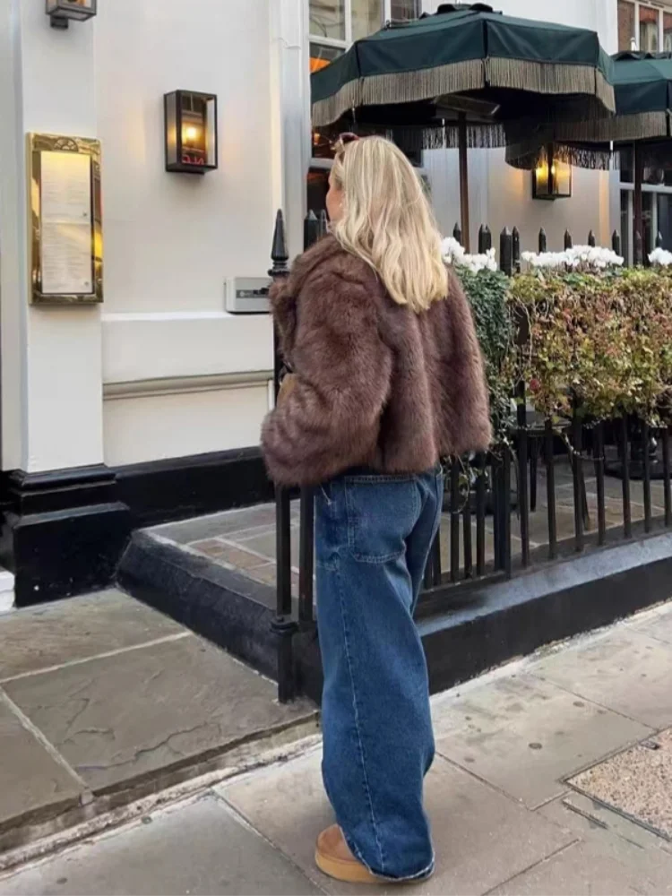 Abrigo de piel sintética de Color liso para mujer, chaqueta holgada y cálida de manga larga con solapa a la moda, prendas de vestir exteriores elegantes para uso diario, novedad de 2025