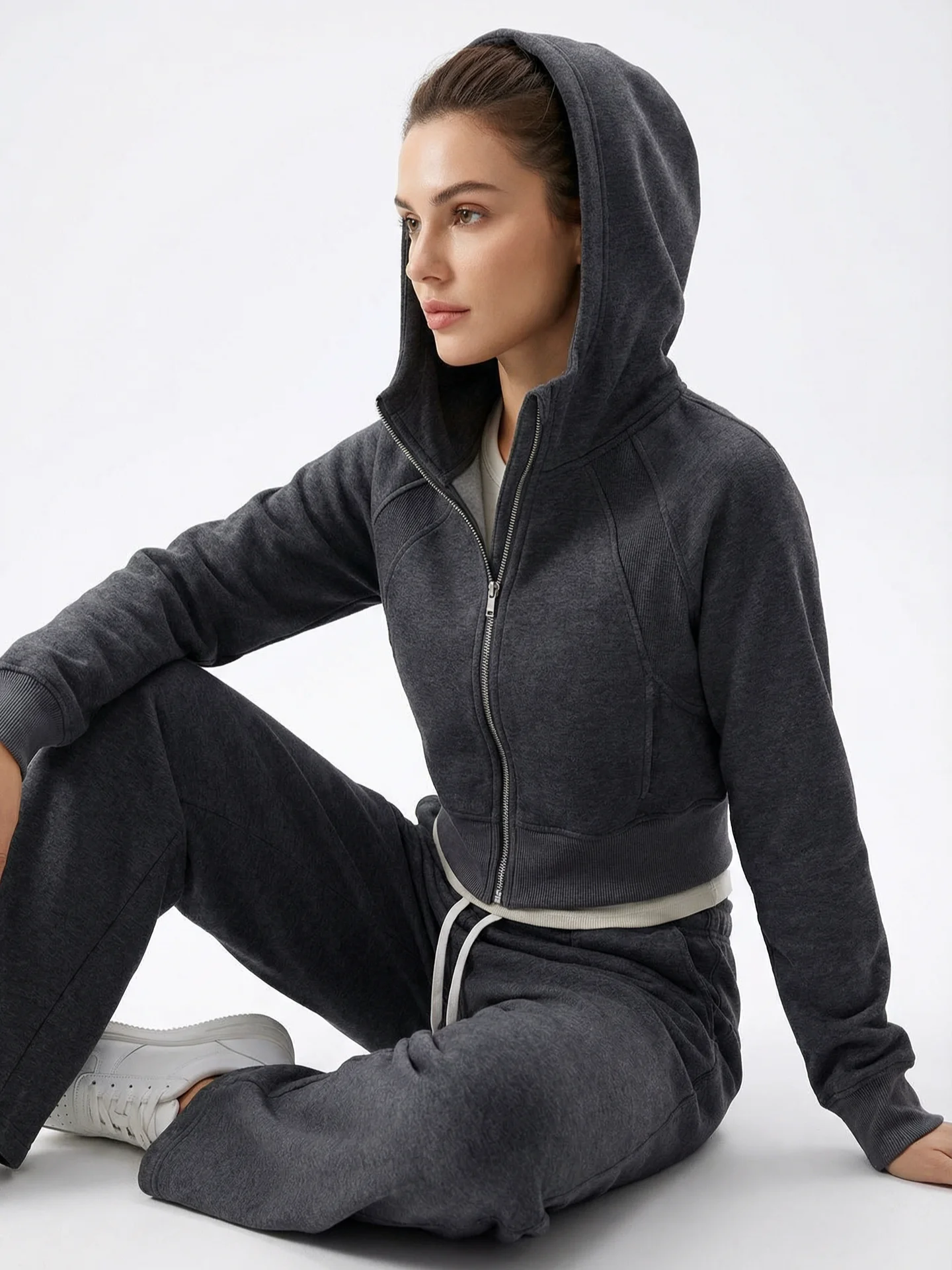 

Теплый комплект из двух предметов: толстовка с капюшоном на флисовой подкладке и брюки, спортивный стиль, женский модный комплект