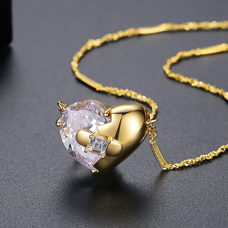 LUOTEEMI Heartbreak CZ Pedant Necklaces for Women Half Heart Coppper Zircons Special Design Girl Dating Wedding Decoration Chain