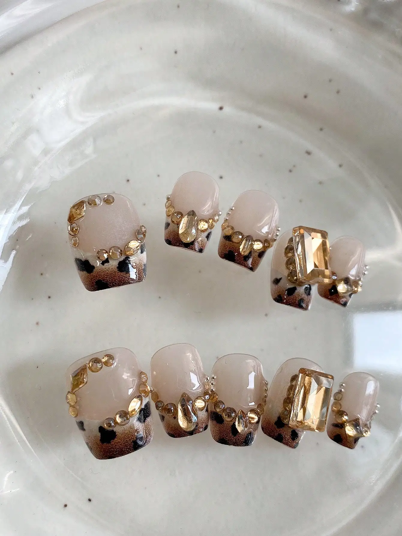 10 Pieces of Handmade Short Square Full-Cover Nail Tips, Short Length, Nude Leopard Print, Retro Hot Girl Style, Suitable for Women and Girls, Perfect for Shopping and Parties, Ideal as a Gift, Includes 1 Piece of Jell