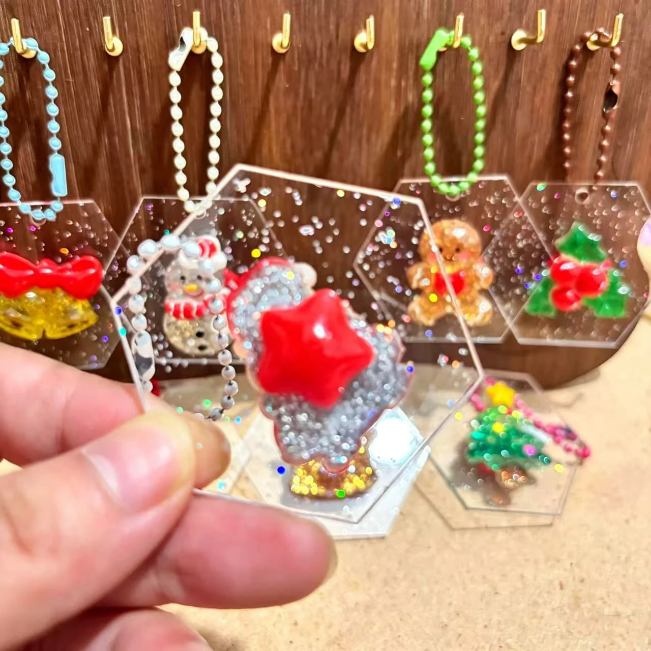 Christmas Glitter Resin Keychain Charm with Santa Snowman Gingerbread Bell Reindeer Tree Beaded Design for Backpack Bag Decor
