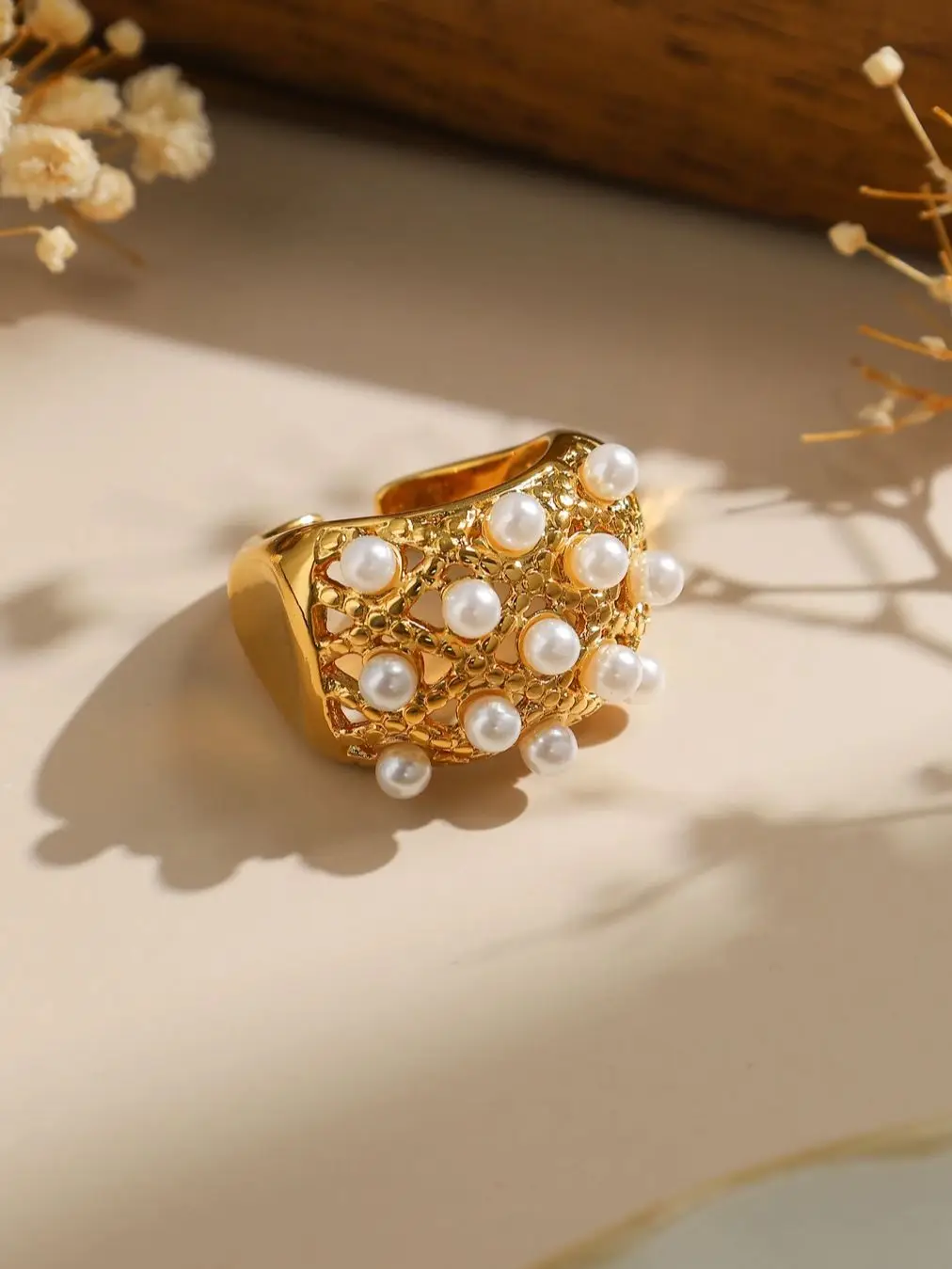 

Stainless steel 18k goldplated imitation pearl hollow geometric ring ladies French open ring temperament daily wear jewelry gift