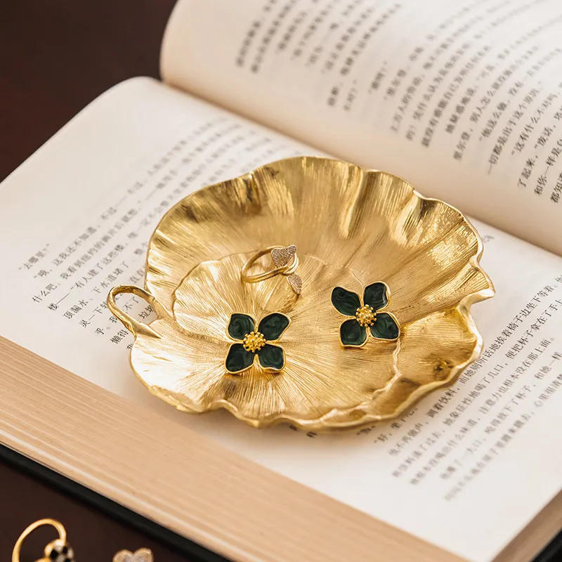 Nordic Brass Butterfly Shape Storage Plate Ornaments Living Room Bedroom Office Snacks Fruit Plate Jewelry Storage Decoration view 2