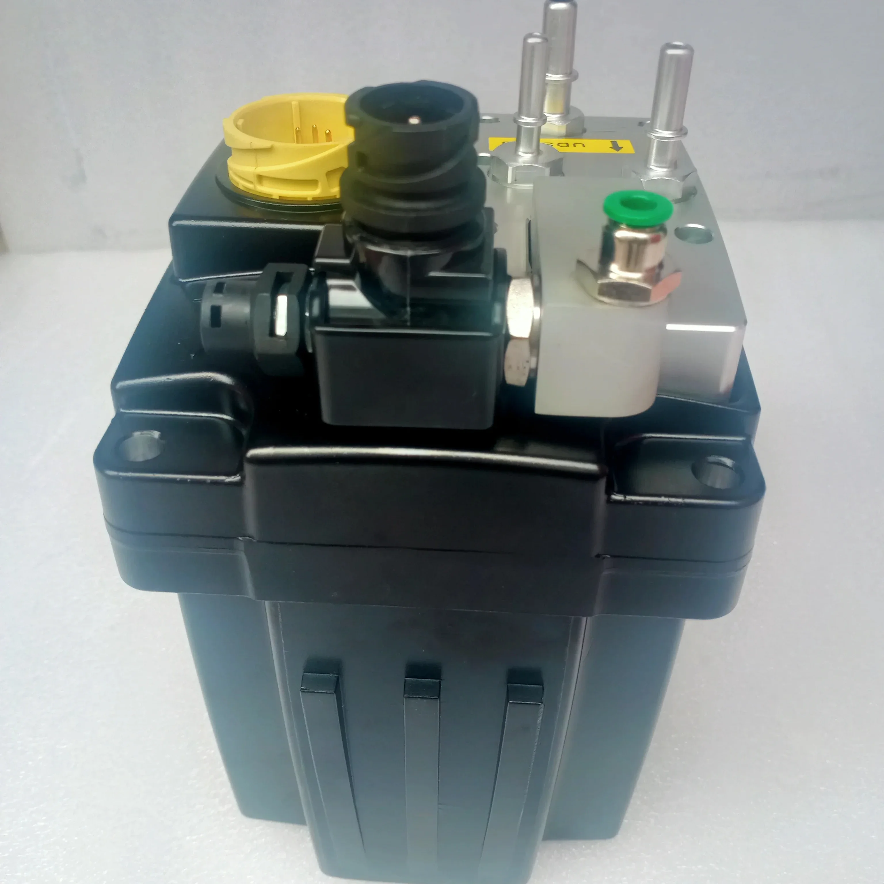 

Aftermarket Новый 12 В черный UDS 2,5 CES A034J232 5273337 Насос мочевины Дозатор Def Насос