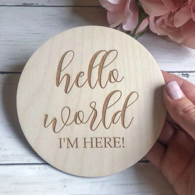 1pcs hello world Baby Birth Announcement wood disc diy sign Engraved Etched Wooden Card Market Photo Prop