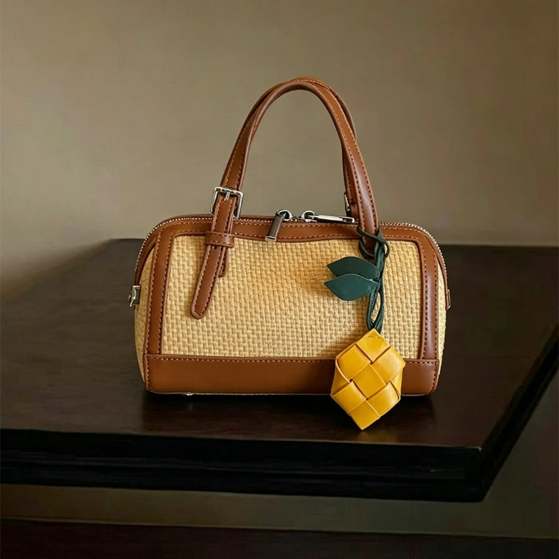 2026 New Style Woven Straw Handbag, A Lightweight and Versatile Commuter Shoulder Bag for Women, with A Boston-style Design.