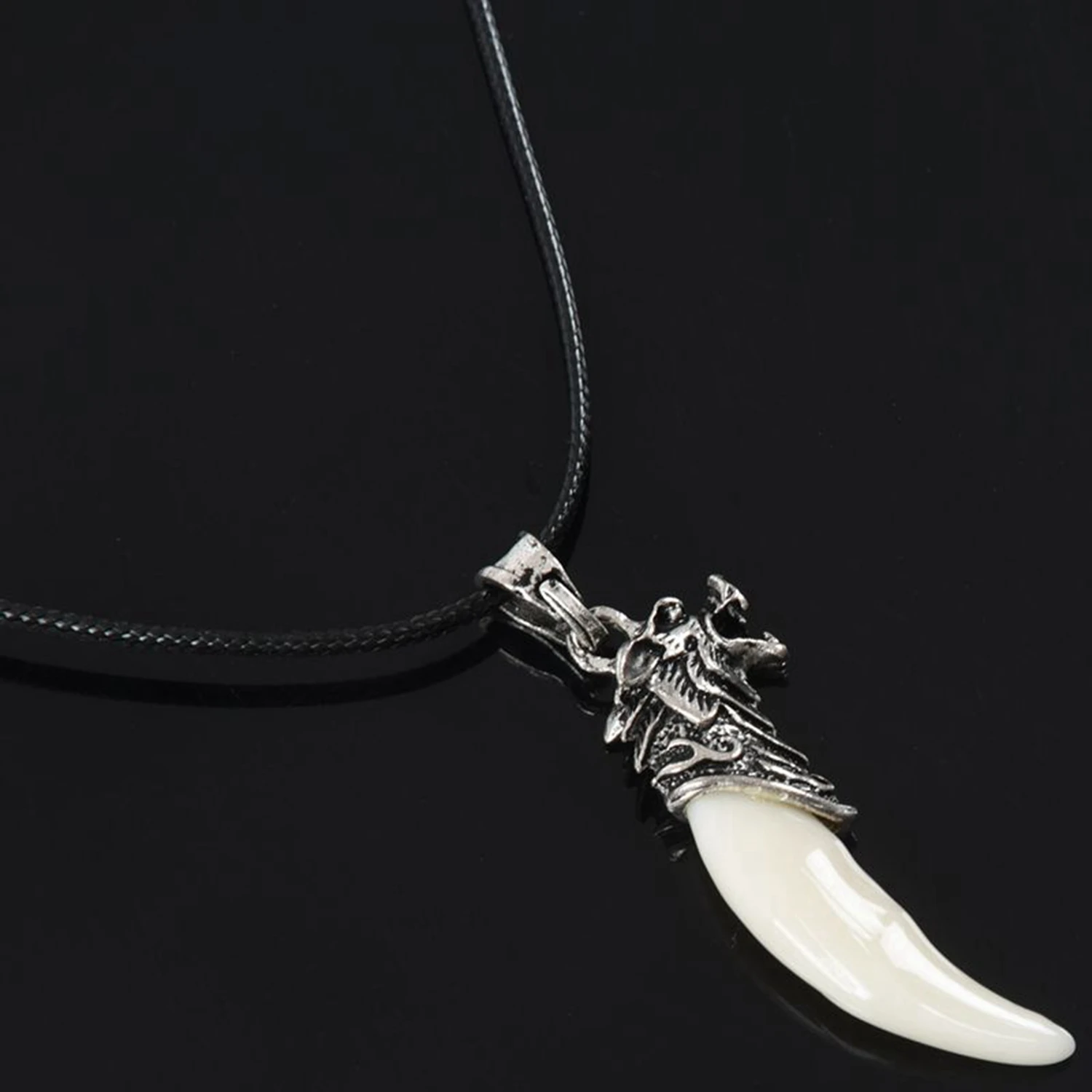 FZFZ Kalung Pria Perhiasan Kalung Liontin Mendominasi Titanium Baja