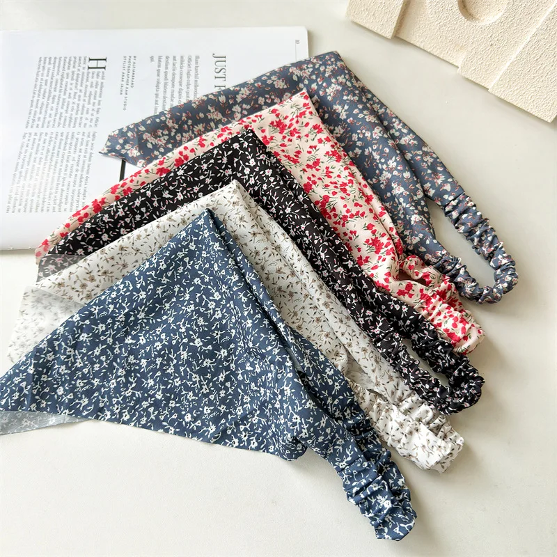 Newest Woman Small Floral Fabric Bandanas Girls Fresh Triangle HeadScarf Ladies Summer Autumn Hair Scarf Hair Accessories Turban