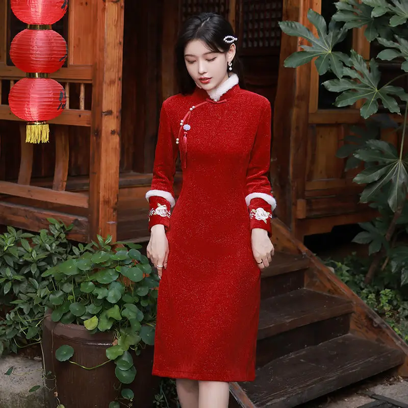 

2023 Red Cheongsam Women's Winter Chinese Style Dress Elegant Long Sleeve Embroidery Thicken Cheongsam Plus Size 2xl Vestidos