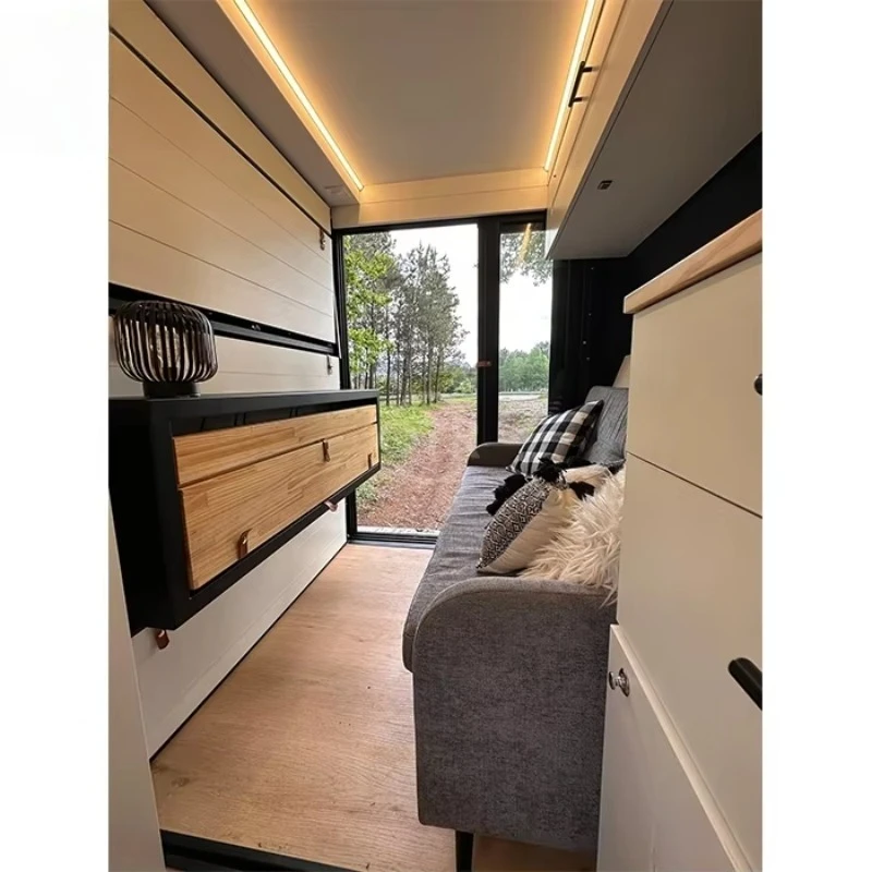 Mobile furgone camper multifunzionale con cucina scorrevole e letto sul tetto