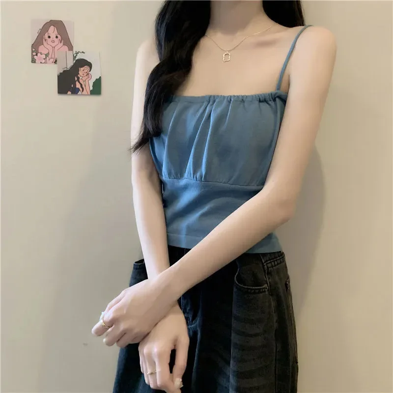 

Модный женский топ-жилет в стиле инфлюенсеров для Instagram: суперхит, трендовый, французский шик, сладко-острый стиль, укороченный фасон