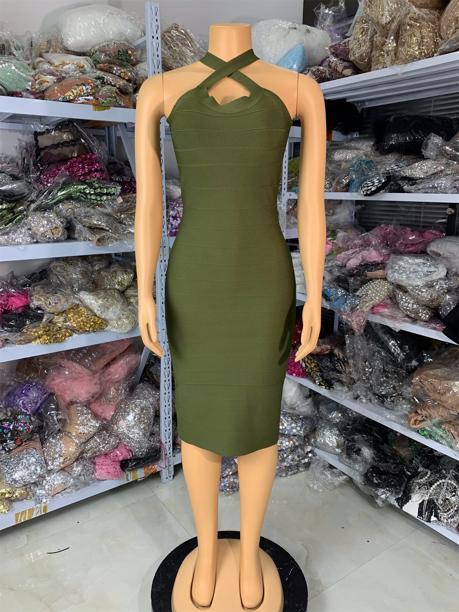

Оптовая продажа с фабрики Бандажное платье Женское армейское зеленое полосатое платье длиной до колена Bodycon High Street Повседневное платье Вечернее платье Гостевой образ