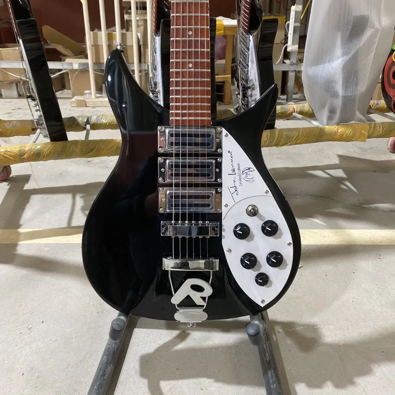 

Rickenbacker 325 Electric Guitar, Basswood Body, R Tail Bridge, Black Color, Rosewood Fretboard, 21 Frets гитара, Free Ship 기타