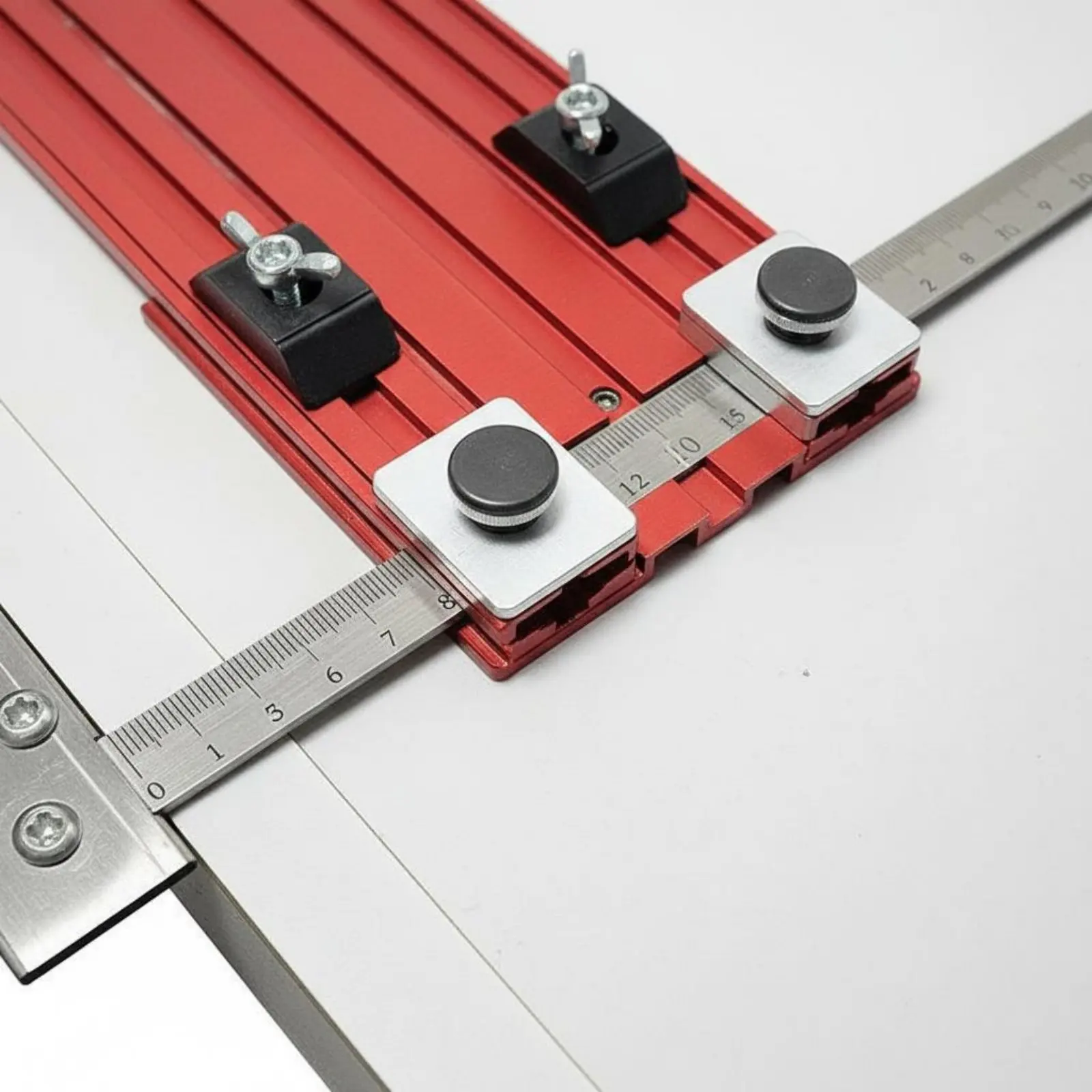 切断機ベースプレート安全ロック式調整可能な切断機ベースガイドソーボーダーガイド軽量ワークショップ用品