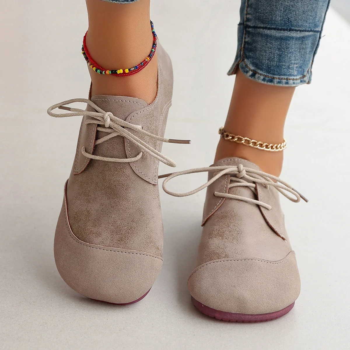 Modische neue Damen-Schuhe mit weicher Sohle, runder Spitze, Wildleder, Schnürschuhe, bequeme Loafer, Low-Top-Retro-Freizeitsneaker, Übergröße 43 – Detail 18