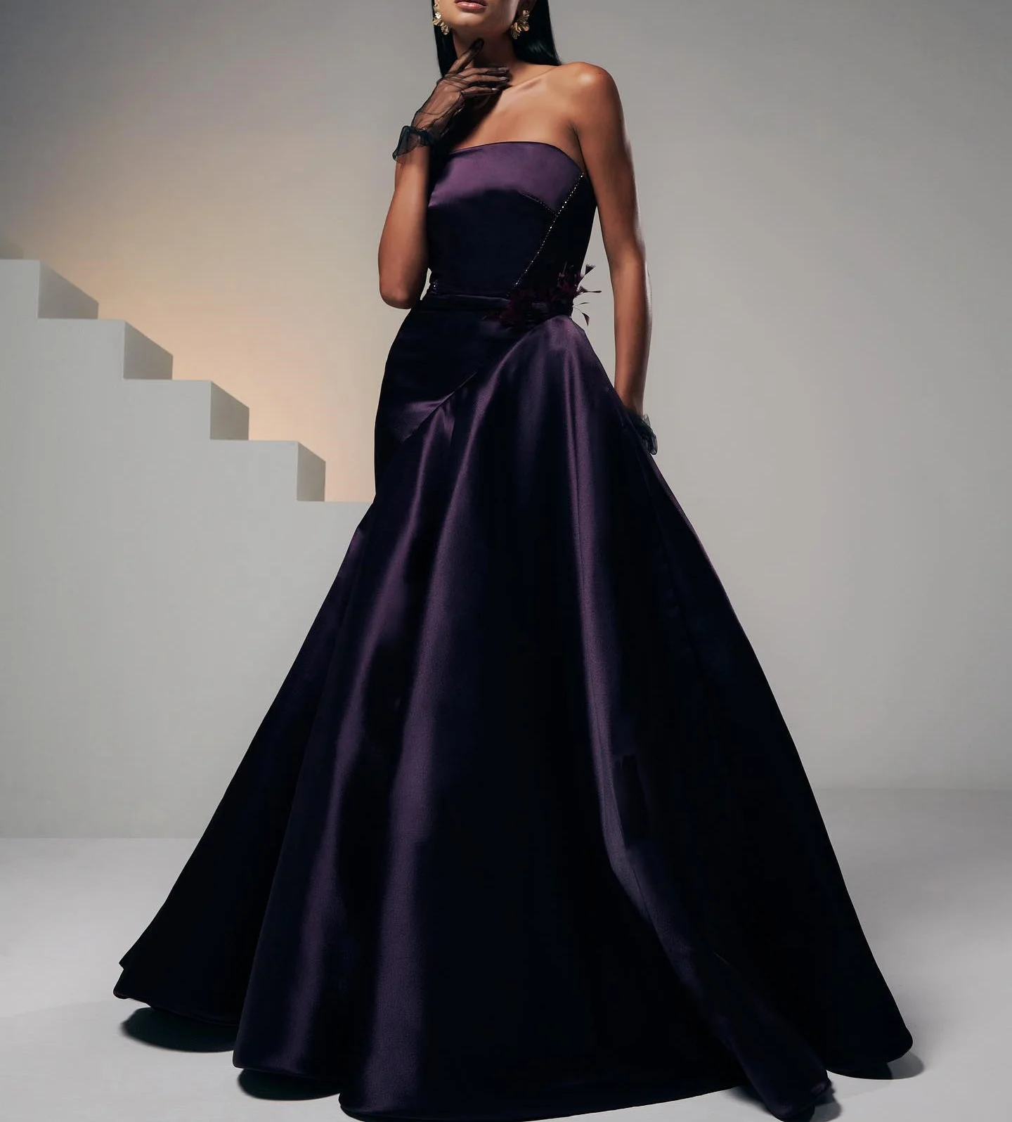 

Welove Dark Purple Strapless Charming Prom Dress Feathers at Waist A Line Formal Gownvestidos de novia