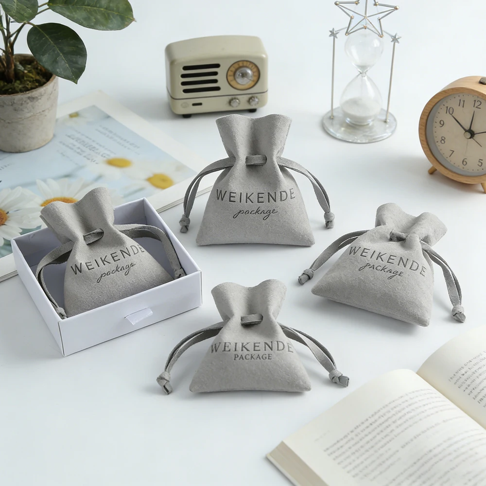 

Персонализированные подарочные мешочки из микрофибры для украшений, 100 шт./лот, органайзеры для свадебных и рождественских подарков, замшевые мешочки на шнурке